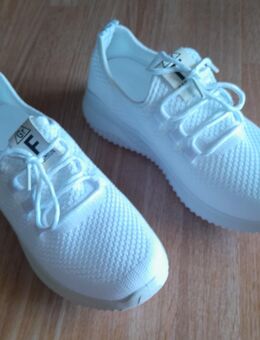 leichte weiße Mesh- Schuhe Gr. 37 - Gaggenau