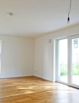 Lichtdurchfluteter Erstbezug mit hochwertigen Ausstattungen, großer Terrasse und Wallbox-TG-Stellplatz! - Königs Wusterhausen