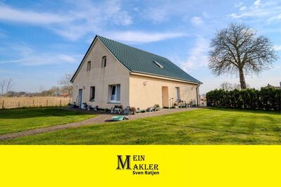 Wohnen an der Küste: Einfamilienhaus mit großem Gartengrundstück