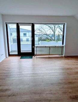 1-Zimmer Wohnung 56,34 qm im 3. OG mit grossem 9,72 q.m. Balkon, Einbauküche in Habenhausen - Bremen