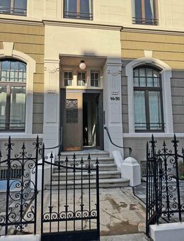 Wohnen im denkmalgeschützten Altbau in zentraler Lage von Bonn! - Bonn