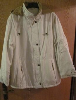 Gr. 42: Winter-Jacke mit Kapuze (cremefarben/beige "AVITANO"-"Klima Membrane Wear") - München
