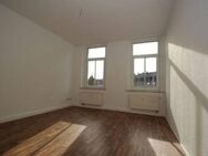RENOVIERT! **2-Zimmer-Wohnung mit saniertem Badezimmer und Balkon zu vermieten** - Plauen