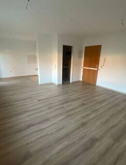 Schönefeld-Abtnaundorf * helle 1 Zi.-Whg. mit Balkon* Duschbad* offne Küche* *Keller - Leipzig