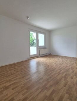 Gemütliche 1-Zimmer-Wohnung mit Balkon und schöner Aussicht - Crimmitschau