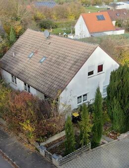 "Leben, Vermieten oder Beides: Vielseitiges Zweifamilienhaus in Uffenheim" - Uffenheim