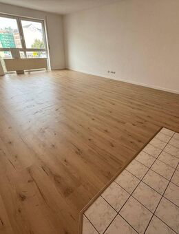 TOP Wohnung im 3. OG - Laminat + Wanne + Lift u.v.m. - Chemnitz