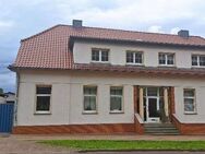 Wohn- und Geschäftshaus mit 3 Wohneinheiten, 1 Gewerbeeinheit und ein großes Baugrundstück - Burg (Sachsen-Anhalt)
