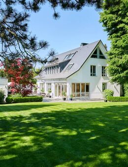 Exklusives Villenanwesen mit Poolhaus und traumhaftem Garten - Bad Homburg (Höhe)