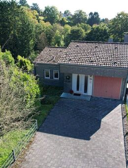 Gepflegtes Einfamilienhaus mit Garage und traumhaftem Grundstück in Leverkusen- Lützenkirchen - Leverkusen