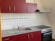 Objekt-Nr.: 1124 - Schöne bezugsfreie 2-Zimmer-ETW im DG mit Dusche, EBK und Balkon in Denkmalschutzobjekt in Plauen - Plauen