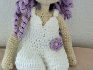 Handgemachte Amigurumi-Puppe – Anime-inspirierte Figur mit lila Haaren - München Feldmoching-Hasenbergl