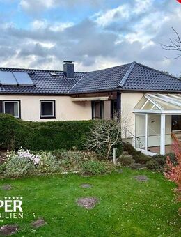 Attraktiver Walmdach-Bungalow mit 4 Zimmer und Vollkeller in herrlicher Wohnlage (Sackgasse) - Wiemersdorf