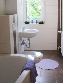 Im Erdgeschoss: Große 3-Raum-Wohnung mit Balkon - Oschersleben (Bode)