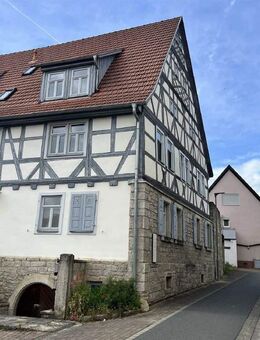 Charmantes Mehrfamiliendoppelhaus mit Geschichte in Grünsfeld - Steuervorteile durch Denkmalschutz & voll vermietet - Grünsfeld