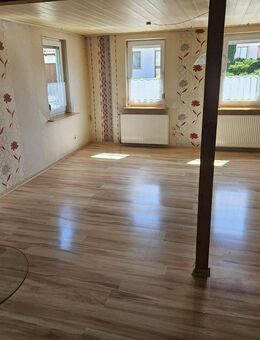 Zweifamilienhaus mit großem Garten und Scheune in zentraler Lage - Hirrlingen