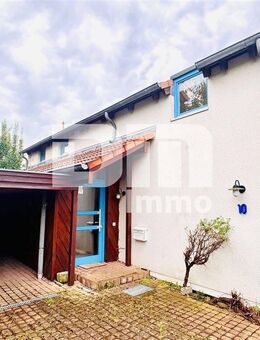 Schönes modern geschnittenes Einfamilienhaus mit Garage, Terrasse und großem Grundstück - Rosdorf (Niedersachsen)