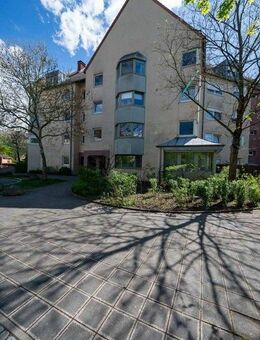 großzügige, helle 4 ZW mit großer Südloggia, Gaste-WC Abstellraum und Tiefgarage - Nürnberg