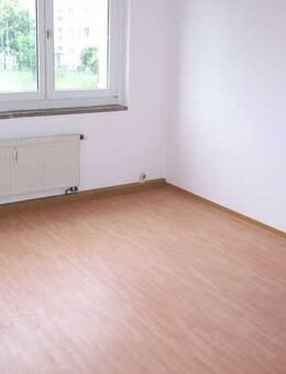Schöne und günstige 3-Zimmer-Wohnung mit Loggia/Balkon - Neustadt (Sachsen)