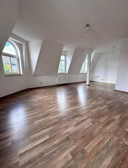 ==4.Zimmer-Wohnung im Dachgeschoss mit offener Küche== - Gera