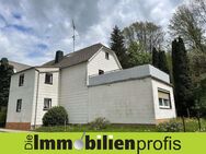 1228 - 9 km von Hof: Haus mit Scheune und ca. 1.600 m² Grundstück - Töpen