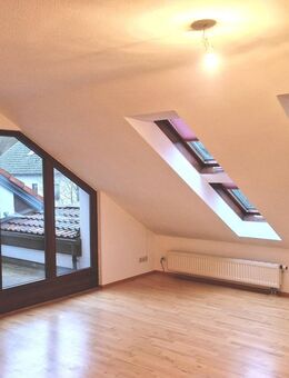Außergewöhnliche, sehr ruhig am Waldrand gelegene 3-Zi.- Wohnung - sofort frei - Hemhofen