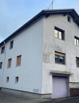 Stattliches Zweifamilienhaus mit 2 großzügigen Wohneinheiten inkl. Nebengebäude, Garten und Carport in Sinntal-Oberzell zu verkaufen - Sinntal