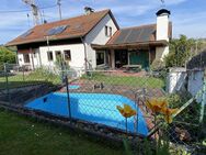 Familientraum: 8-Zimmer-Refugium mit großem Garten und Pool - Esslingen (Neckar)