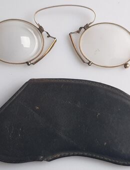 Uralte Brille, Zwickelbrille, Klemmbrille, Zwicker, Nasenklemmer - Winsen (Aller)