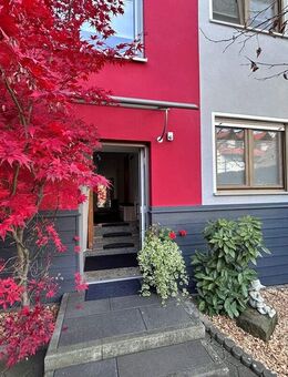 Geräumiges Zweifamilienhaus mit überdachter Terrasse, Scheune uvm. - Langensendelbach