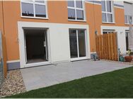 ~~ KfW70-RMH - viel Platz, EBK (Ablöse), 2 Bäder, Dachterrasse, hochw. Ausstattung, super Anbindung! - Adelsdorf