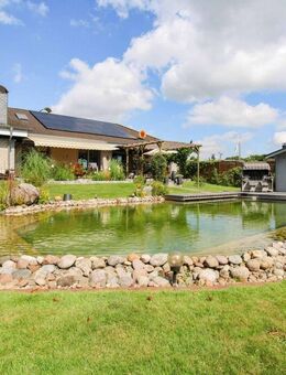 Familienparadies am Feldrand - Bungalow mit PV-Anlage, Schwimmteich und Sauna - Oldendorf (Niedersachsen)