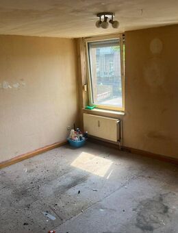 Ein Jahr halbe Kaltmiete: Wohnung zum Selbstrenovieren in zentraler Lage von Krefeld zu vermieten - Krefeld