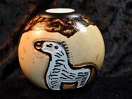 Original afrikanischer Teelichthalter aus einer Bamboo Frucht mit Motiv Zebra naiv - Alzenau