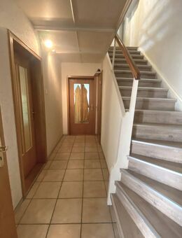 Charmante DOPPELHAUSHÄLFTE in ruhiger Wohnsiedlung - Wallersdorf