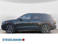 VW Touareg, 3.0 l V6 TDI R-Line, Jahr 2022 - Detmold