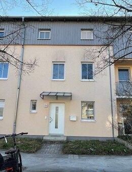 Großzügig geschnittene Wohnung in Form eines Reihenmittelhauses mit Garten und Dachterrasse in Michendorf - Michendorf