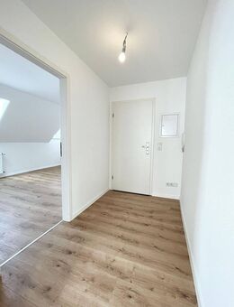 Lichtdurchflutete 3-Zimmer-Dachgeschosswohnung mit Charme und Komfort in der Innenstadt - Lemgo