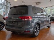 VW Touran, 1.5 TSI Active Touran A, Jahr 2023 - Iserlohn