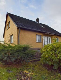 Teilsaniertes Einfamilienhaus in Nienhagen auf 1263qm Grundstück - Nienhagen (Niedersachsen)