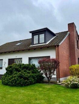 Freistehendes Einfamilienhaus mit großem Grundstück in ruhiger Lage von Barmstedt - Barmstedt