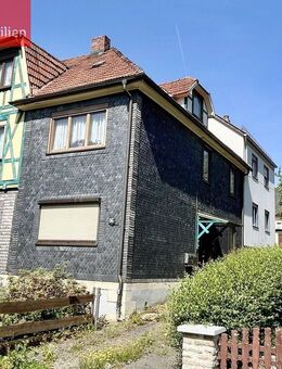 Doppelhaushälfte mit Scheune, schönem Garten und 2 Garagen - Frankenblick