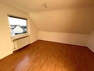 Helle 2 Zimmer- Dachgeschosswohnung mit Einbauküche in Frankfurt Eschersheim - ab Juni 2024 - Frankfurt (Main)