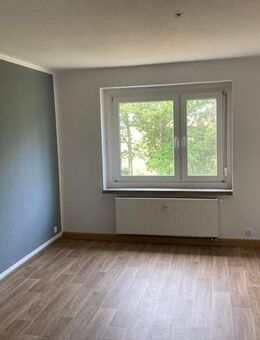 Vermietete 3-Zimmer mit Einbauküche und Wannenbad in ruhiger Lage! - Gersdorf