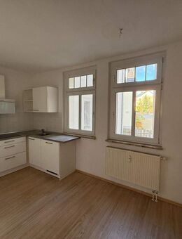 Traumhafte 3-Raum-Wohnung im Zentrum mit Balkon, Stellplatz und Schloß-Blick - Greiz