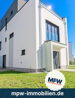Anlegen, Einziehen, Vermieten: Exklusives Haus direkt am Wasser mit eigenem Bootsliegeplatz - Berlin