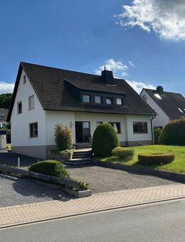 Helle Dachgeschoss Wohnung mit Balkon und einem individuellen Zusatzraum in Menden/Halingen - Menden (Sauerland)