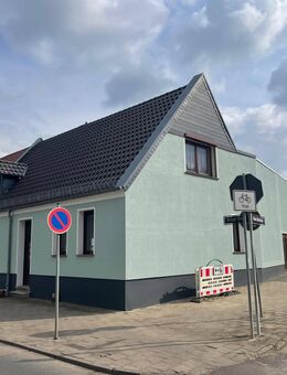 Charmantes Stadthaus mit Sonnenterrasse und Garagen - Calbe (Saale)