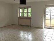 Großzügige 2-Zi.-Whg im 1.OG mit Balkon, zentral gelegen in Neufahrn i. NB mit Bahnanschluß - Neufahrn (Niederbayern)