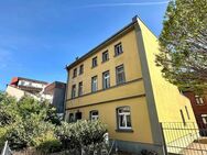Stylische 2 Raum Wohnung im Dachgeschoss mit Wohnküche, Balkon & PKW Stellplatz - Weimar
